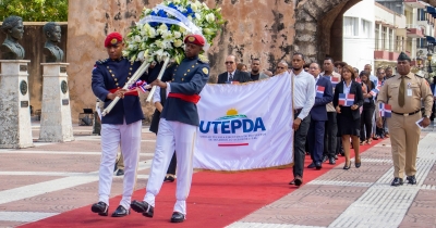 UTEPDA deposita ofrenda floral ante el Altar de la Patria por 180 aniversario Independencia Nacional
